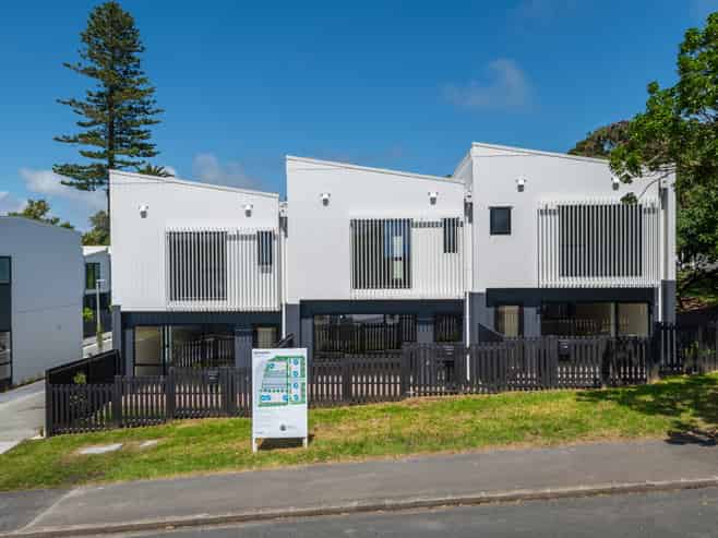 2/16 Handley Avenue, Devonport