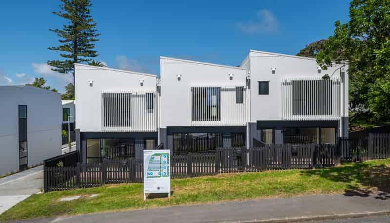2/16 Handley Avenue, Devonport