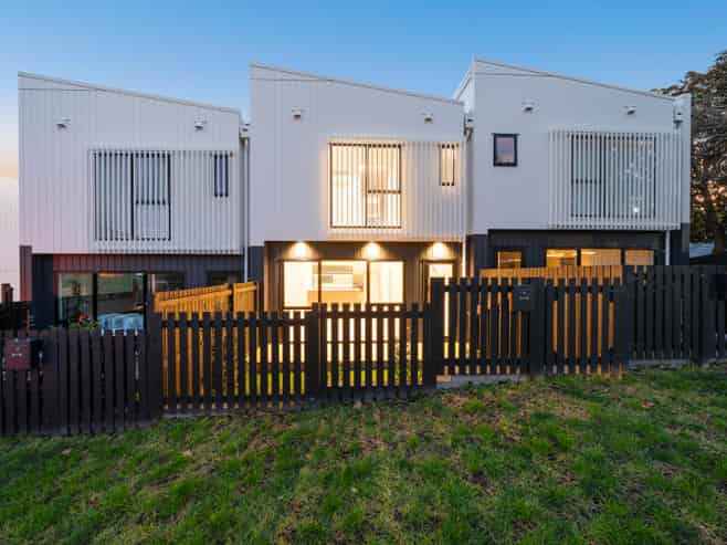 2/16 Handley Avenue, Devonport
