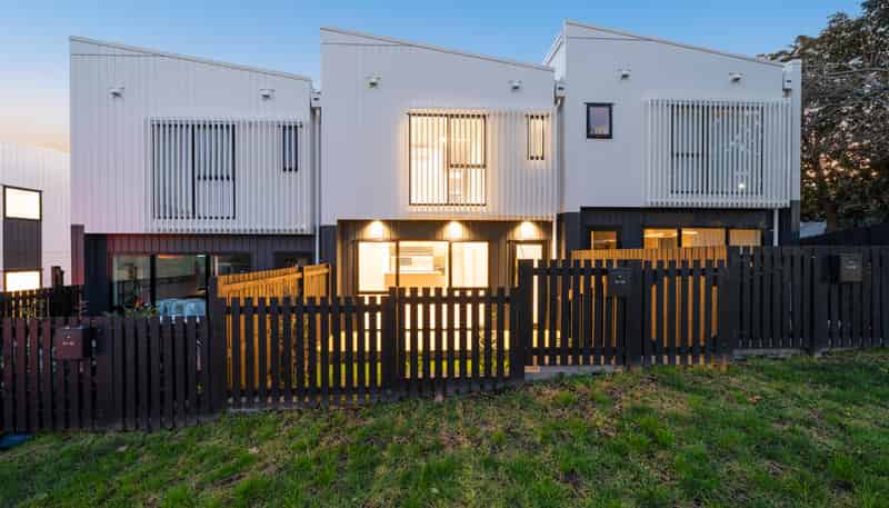 2/16 Handley Avenue, Devonport