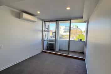 1D/1C Queen Mary Ave, Epsom