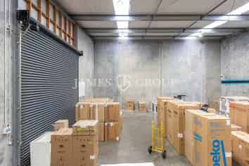 HIGH-QUALITY INDUSTRIAL UNIT IN TAKANINI