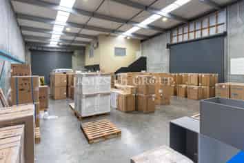 HIGH-QUALITY INDUSTRIAL UNIT IN TAKANINI