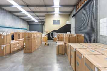 HIGH-QUALITY INDUSTRIAL UNIT IN TAKANINI