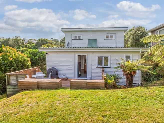 4 Lyndfield Lane, Newlands