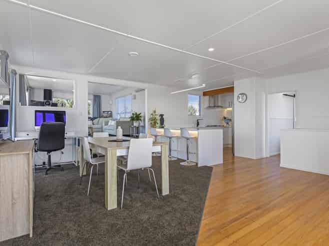 499  Grahams Beach Road, Awhitu