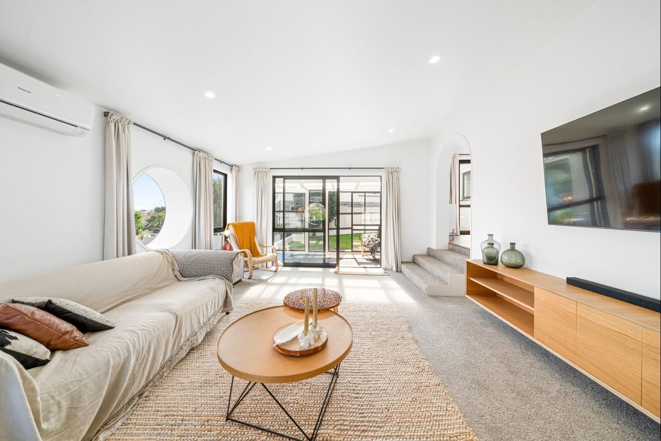 Peak living on David Street! - Vista 2