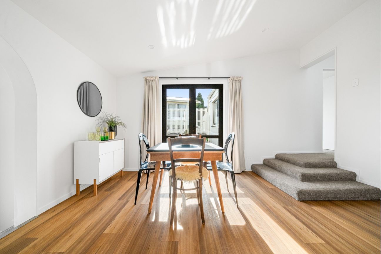 Peak living on David Street! - Vista 6