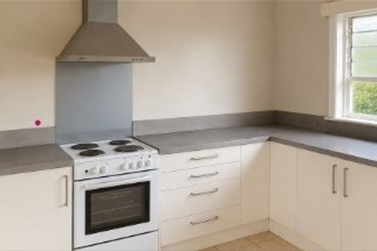 STUDENT PROPERTY - 6 Bedrooms 3 Bathrooms - Middleton Rd - View 2