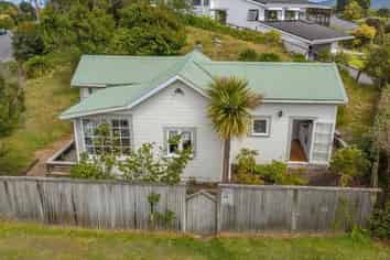 69 Waimea Rd, Waikanae Beach