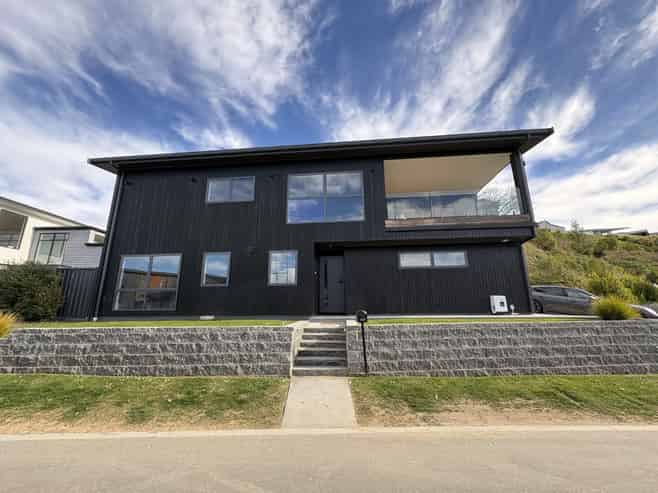 89 Oak Road, Poraiti