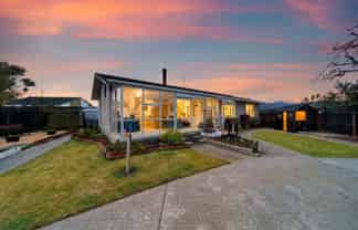 30 Bayswater Crescent, Bromley