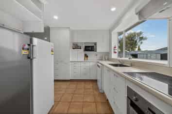 30 Bayswater Crescent, Bromley