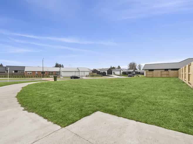 13 Silverwood Lane, Leamington