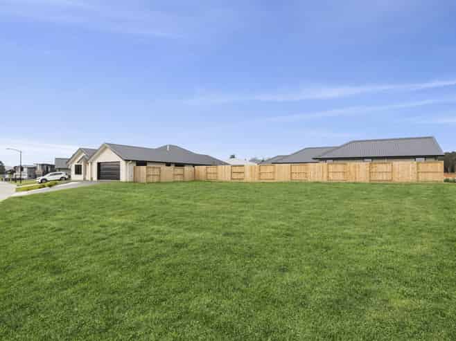 13 Silverwood Lane, Leamington