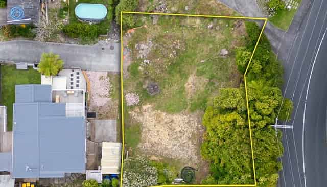 10 Atkinson Road, Titirangi