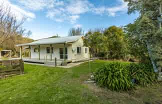 555 State Highway 1, Picton