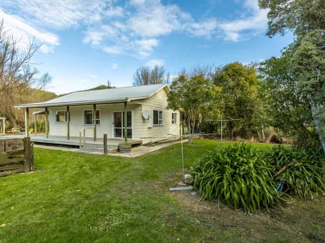 555 State Highway 1, Picton