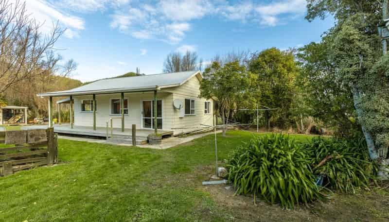555 State Highway 1, Picton