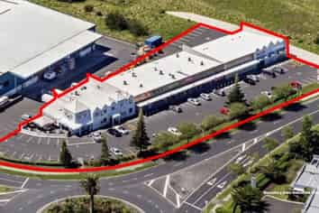 AIRPORT OAKS RETAIL SPACE
