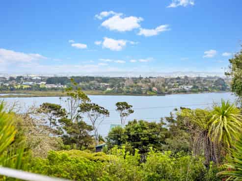 143 Attwood Road, Paremoremo
