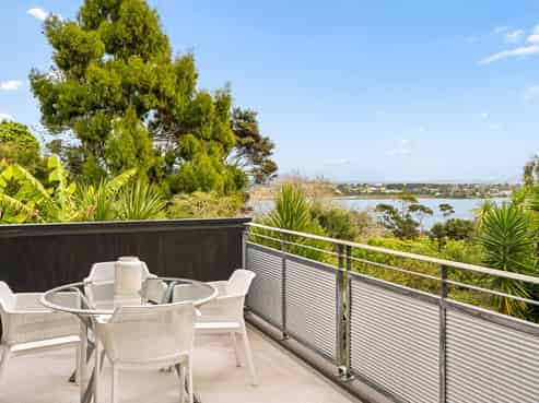 143 Attwood Road, Paremoremo