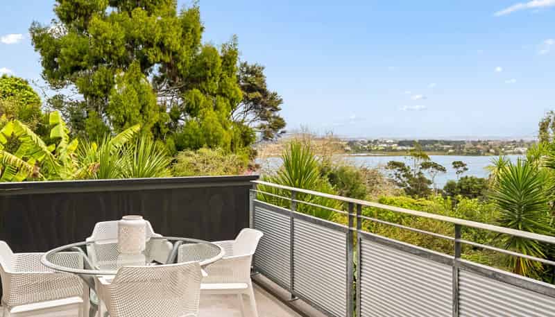 143 Attwood Road, Paremoremo