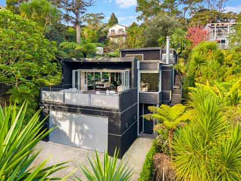 143 Attwood Road, Paremoremo