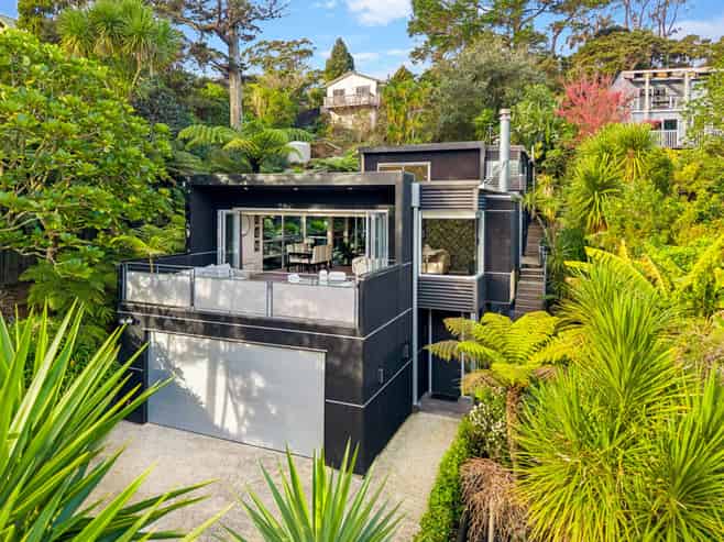 143 Attwood Road, Paremoremo