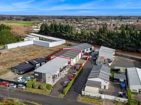 Versatile warehouse with excellent access