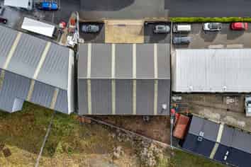 Versatile warehouse with excellent access