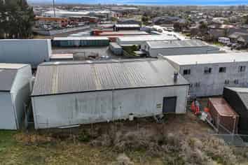 Versatile warehouse with excellent access