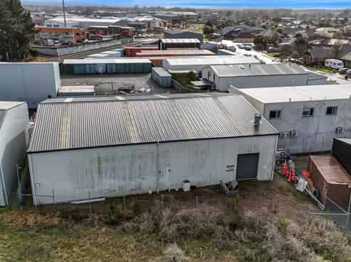 Versatile warehouse with excellent access