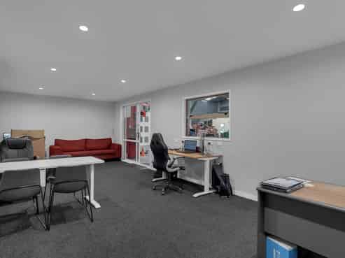 Versatile warehouse with excellent access