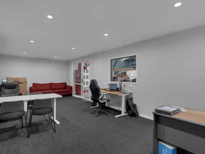 Versatile warehouse with excellent access