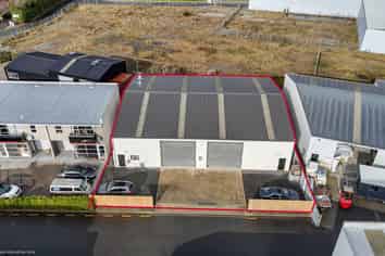 Versatile warehouse with excellent access