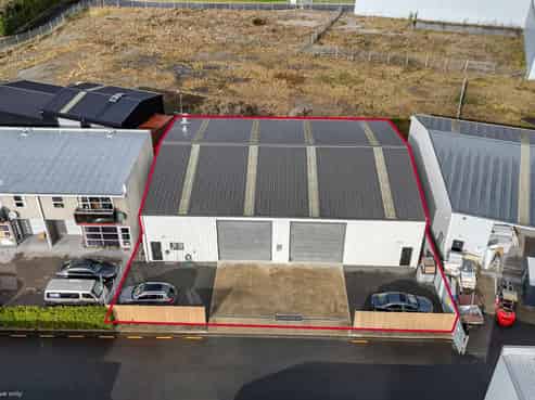 Versatile warehouse with excellent access