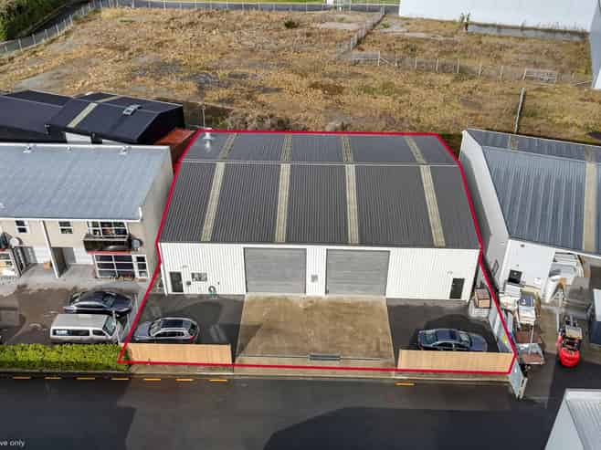 Versatile warehouse with excellent access