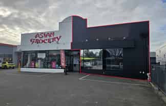 Main street frontage with workshop capability