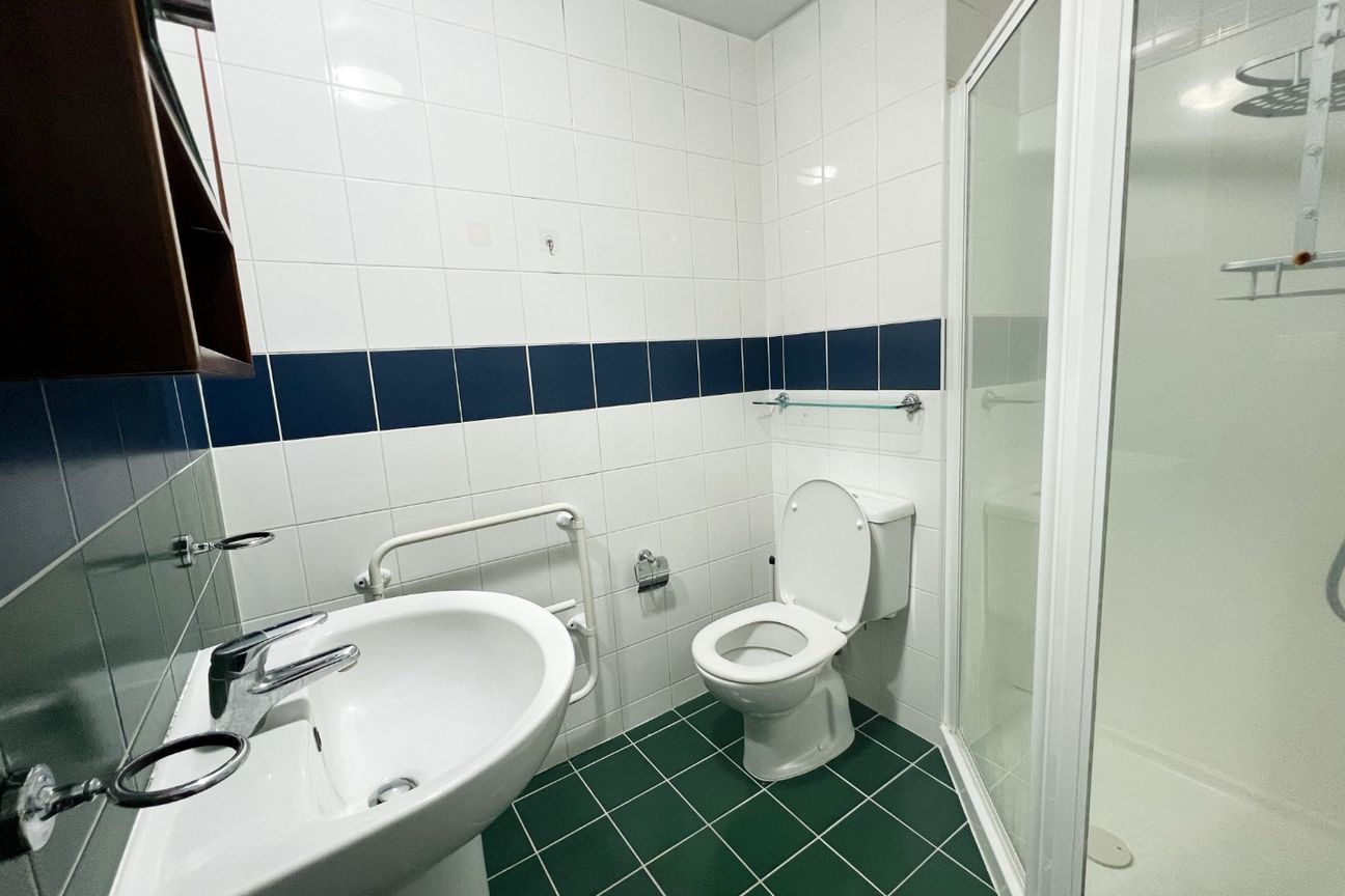 11E/82 Wakefield Street, City Centre - Altro