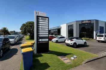VERSATILE ROSEDALE INDUSTRIAL: 222M²
