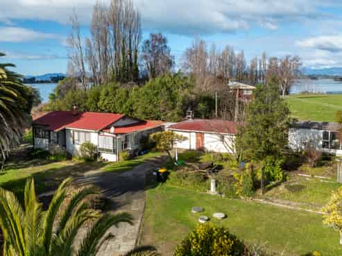 9 & 19 Rowling Loop, Lower Moutere