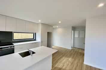 2/58 Bamford Street, Woolston