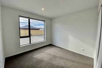 2/58 Bamford Street, Woolston