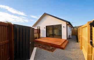 2/58 Bamford Street, Woolston