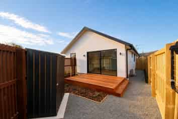 2/58 Bamford Street, Woolston