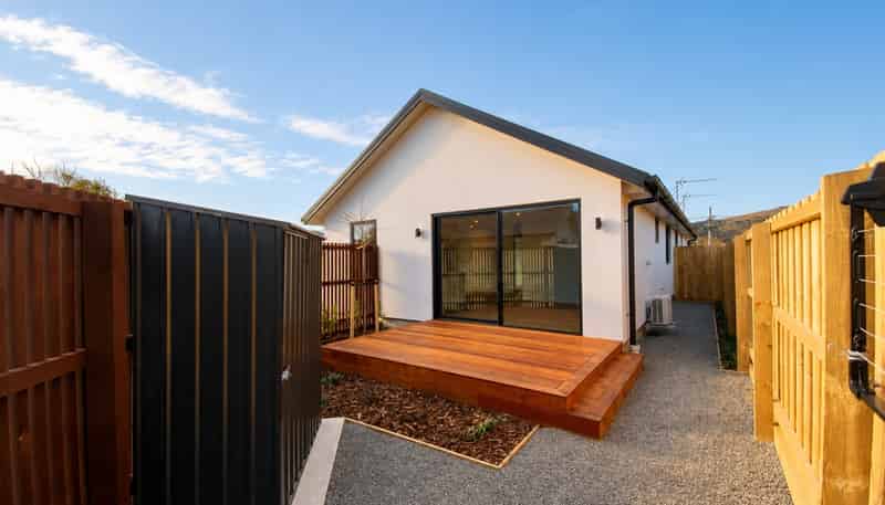 2/58 Bamford Street, Woolston