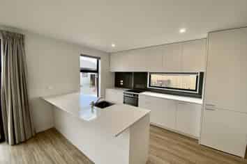 2/58 Bamford Street, Woolston