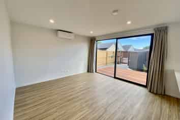 2/58 Bamford Street, Woolston