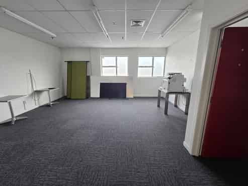 Prime CBD Office - Iconic Town Basin Views